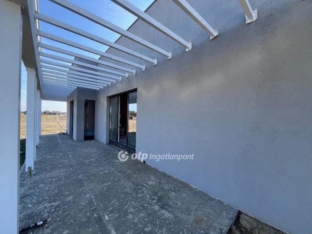 Eladó családi ház, Deszken 124.9 M Ft, 3+1 szobás