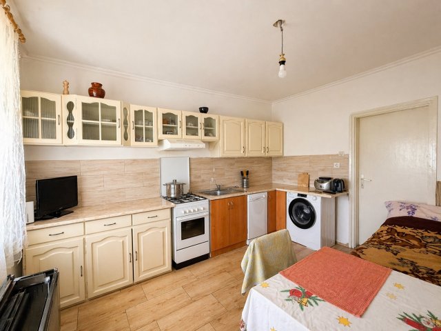 Eladó családi ház, Makádon 29.9 M Ft, 2 szobás