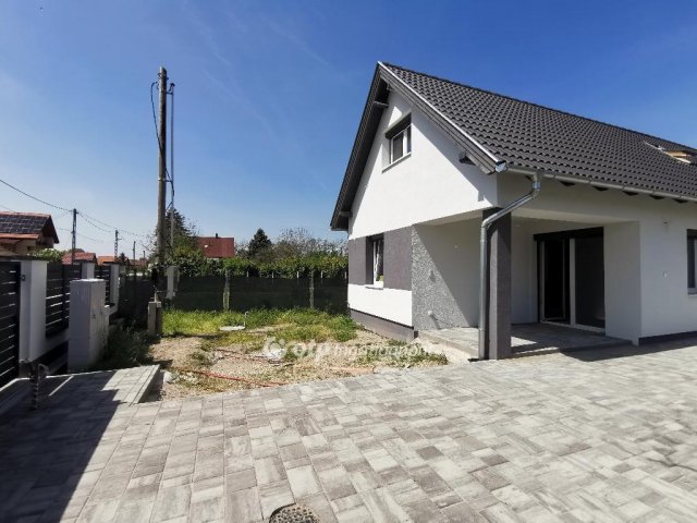Eladó ikerház, Ráckevén 88 M Ft, 3+1 szobás