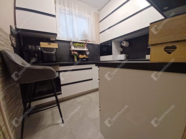 Eladó panellakás, Debrecenben 69.9 M Ft, 3 szobás