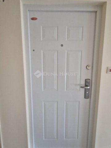 Eladó panellakás, Pécsett 55.9 M Ft, 2 szobás