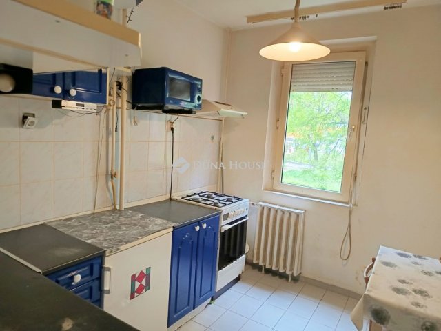 Eladó panellakás, Kaposváron 39.9 M Ft, 3 szobás