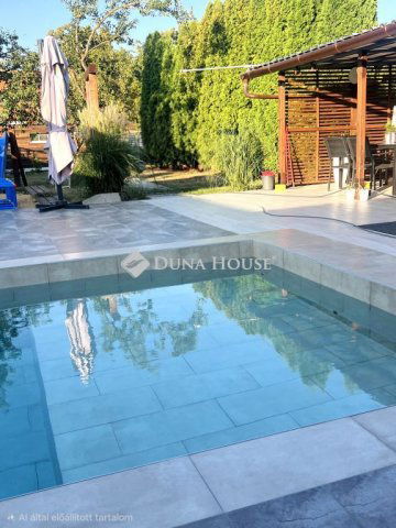 Eladó családi ház, Pécsett 129.9 M Ft, 6 szobás