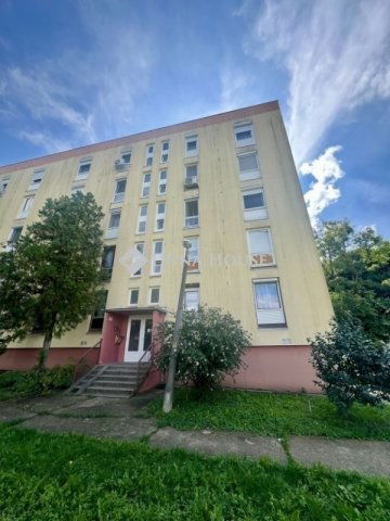 Eladó panellakás, Pécsett 37.99 M Ft, 2 szobás