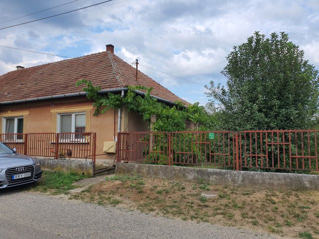 Eladó családi ház, Tiszakanyáron 18 M Ft, 2 szobás