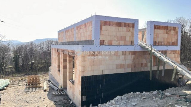 Eladó ikerház, Szentendrén 125 M Ft, 5 szobás