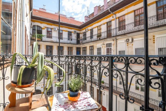 Eladó téglalakás, Budapesten, VI. kerületben 93.5 M Ft, 3 szobás