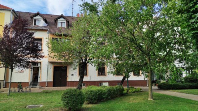 Kiadó iroda, Tapolcán 160 E Ft / hó, 3 szobás