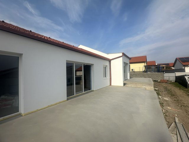 Eladó téglalakás, Várpalotán 67.9 M Ft, 3 szobás