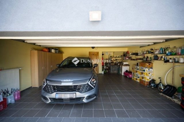 Eladó családi ház, Piliscsabán 164.9 M Ft, 7 szobás