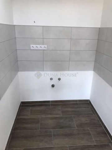 Eladó családi ház, Budapesten, XVIII. kerületben 115.3 M Ft