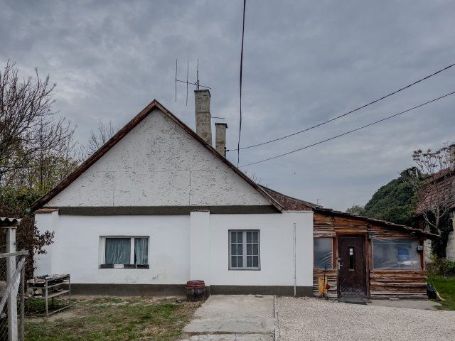 Eladó családi ház, Baján 20.2 M Ft, 2 szobás