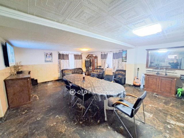 Eladó családi ház, Szolnokon 33 M Ft, 2+1 szobás