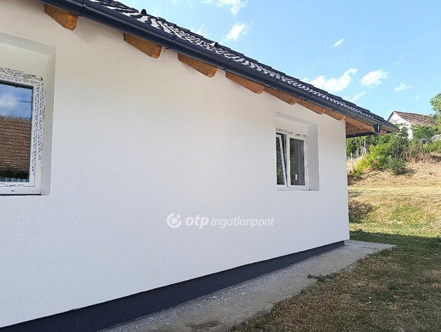 Eladó családi ház, Ercsiben 64.9 M Ft, 4 szobás