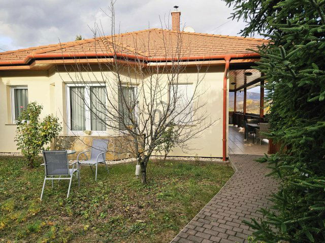 Eladó családi ház, Solymáron 144 M Ft, 3 szobás