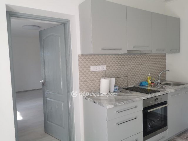 Eladó családi ház, Majosházán 95 M Ft, 2 szobás