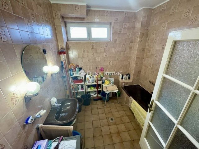 Eladó családi ház, Alsónémediben 450 M Ft, 10 szobás