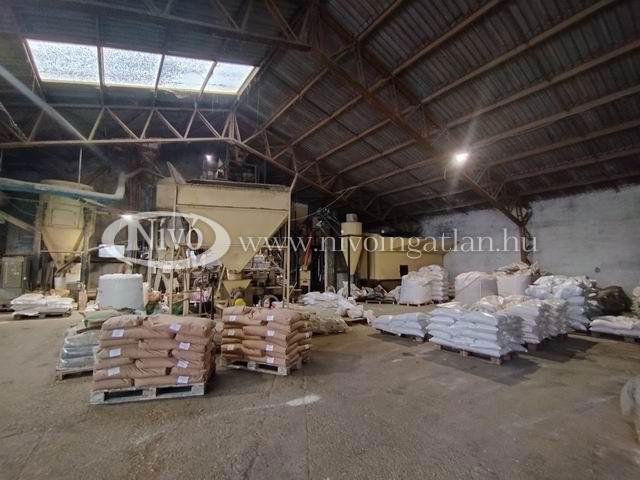 Kiadó ipari ingatlan, Ajkán 800 E Ft / hó / költözzbe.hu