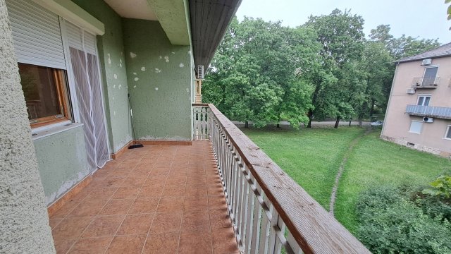 Eladó téglalakás, Komáromban 52.9 M Ft, 3 szobás