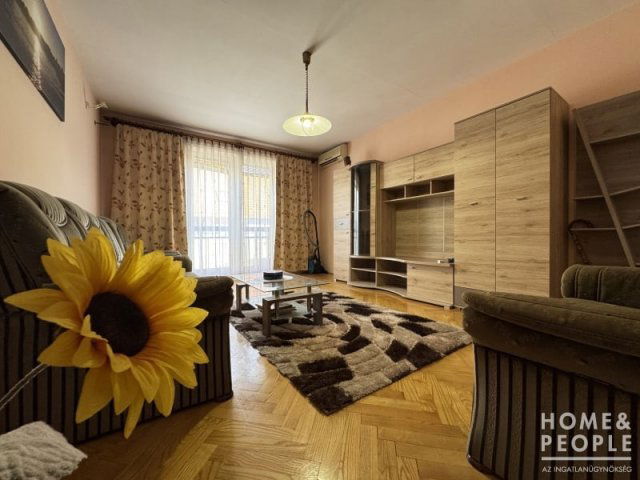 Eladó téglalakás, Szegeden 52 M Ft, 2 szobás