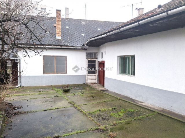 Eladó családi ház, Gyöngyösön 45 M Ft, 4 szobás