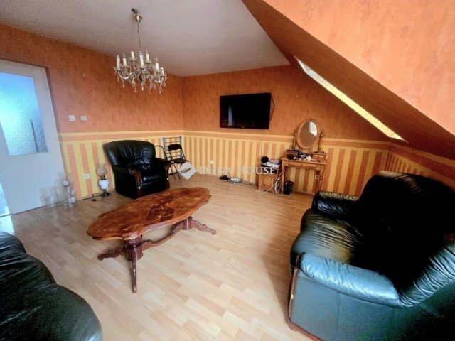 Eladó téglalakás, Pécsett 45.5 M Ft, 2 szobás