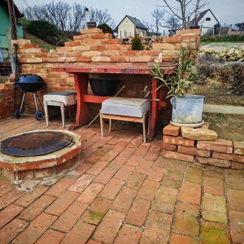 Eladó nyaraló, Pécsett 46.9 M Ft, 3 szobás