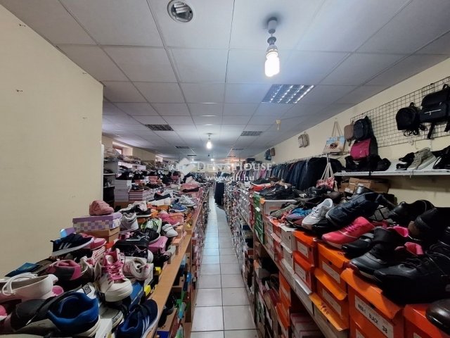 Eladó üzlethelyiség, Budapesten, XVI. kerületben 75 M Ft