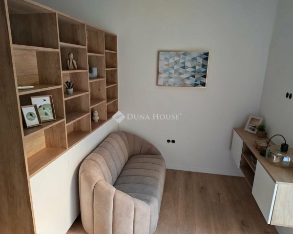 Eladó téglalakás, Pécsett 42.9 M Ft, 1 szobás