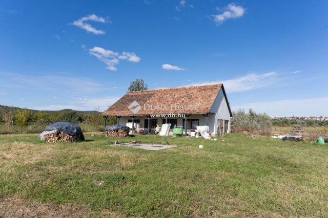 Eladó családi ház, Pomázon 270 M Ft, 5 szobás