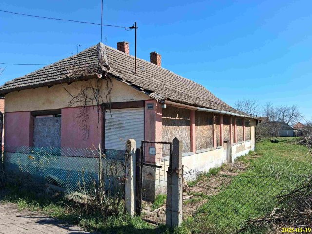 Eladó családi ház, Egyeken, Fő utcában 4.07 M Ft, 1+1 szobás