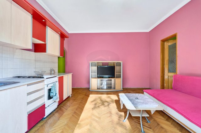Eladó téglalakás, Oroszlányban 23 M Ft, 2 szobás