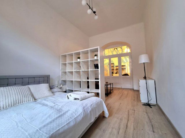 Kiadó téglalakás, albérlet, VI. kerületben, Szív utcában