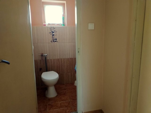 Eladó családi ház, Holládon 54.9 M Ft, 3 szobás