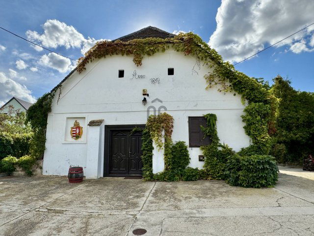 Eladó családi ház, Szekszárdon 50 M Ft, 3 szobás