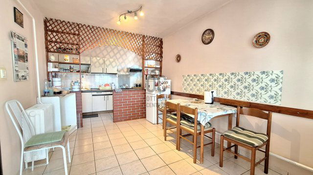 Eladó családi ház, Decsen 32 M Ft, 3 szobás