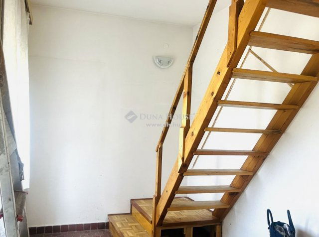 Eladó családi ház, Szigetszentmiklóson 56 M Ft, 5 szobás