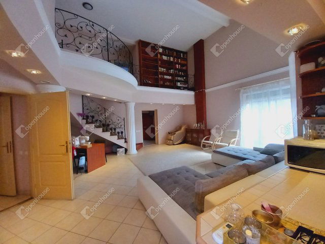 Eladó családi ház, Szolnokon 165 M Ft, 6 szobás