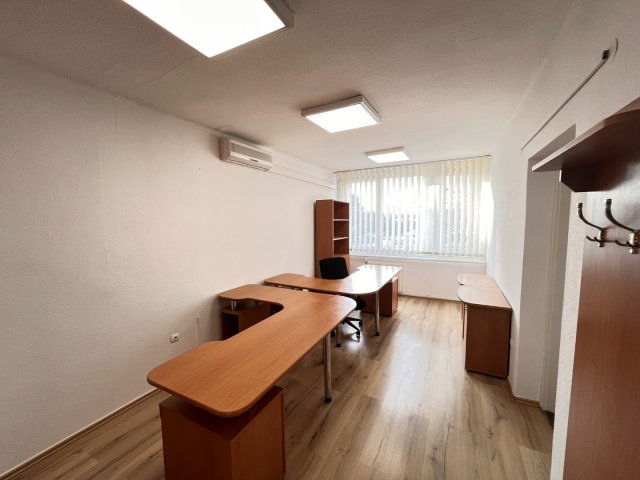 Kiadó iroda, Kaposváron, Raktár utcában 110 E Ft / hó, 2 szobás
