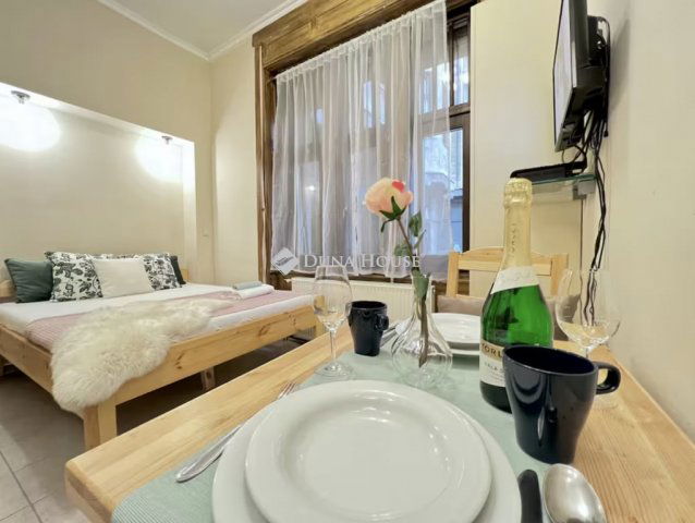 Eladó téglalakás, Budapesten, VIII. kerületben 186 M Ft