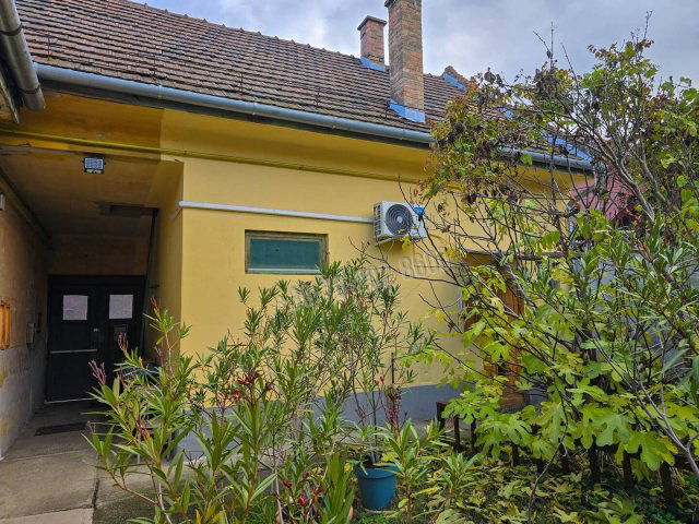 Eladó családi ház, Budapesten, XV. kerületben, Pestújhelyi úton