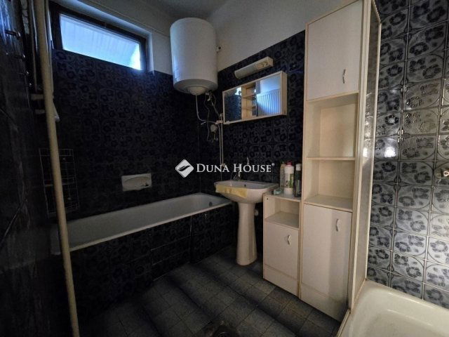 Eladó ikerház, Pécsett 83.99 M Ft, 3 szobás