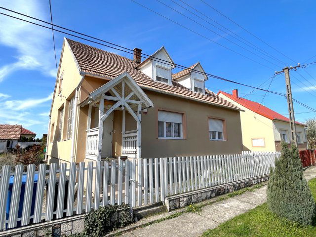 Eladó családi ház, Villányban 54.9 M Ft, 4+2 szobás