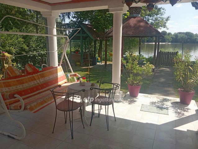 Eladó nyaraló, Bogyiszlón 90 M Ft, 4 szobás