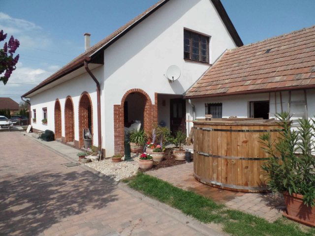 Eladó családi ház, Balatonlelleén 134.8 M Ft, 3 szobás