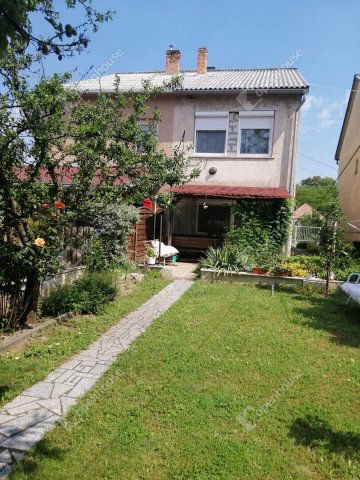Eladó ikerház, Süttőn 45 M Ft, 3+1 szobás