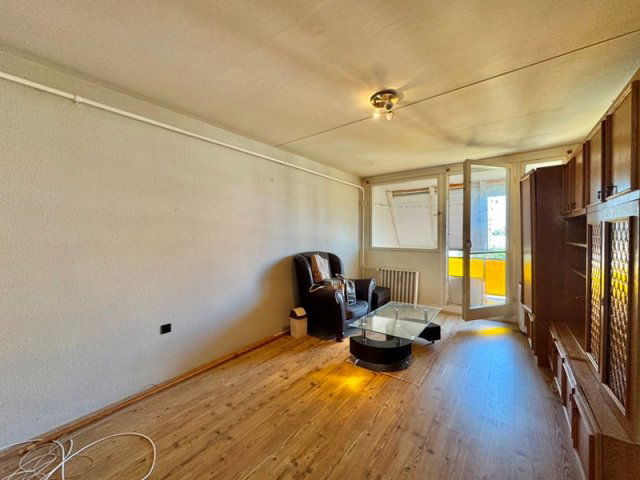 Eladó panellakás, Pécsett 32.9 M Ft, 2 szobás