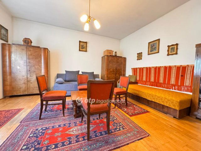 Eladó téglalakás, Pápán 24.99 M Ft, 1 szobás