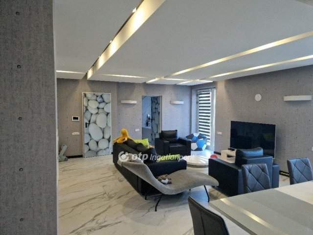 Eladó családi ház, Nyíregyházán 270 M Ft, 6 szobás