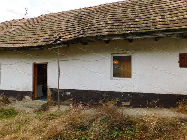 Eladó családi ház, Karádon 3.3 M Ft, 2 szobás